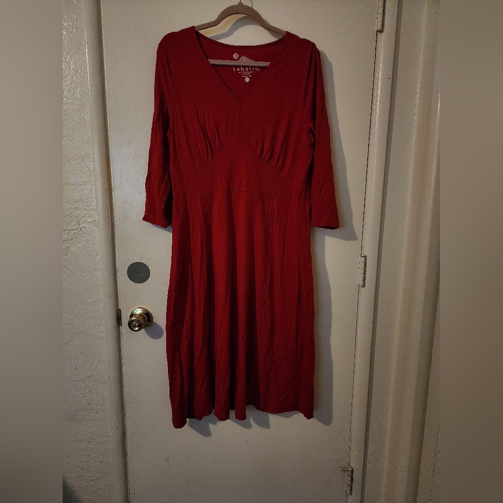 Stretchy women's red dress